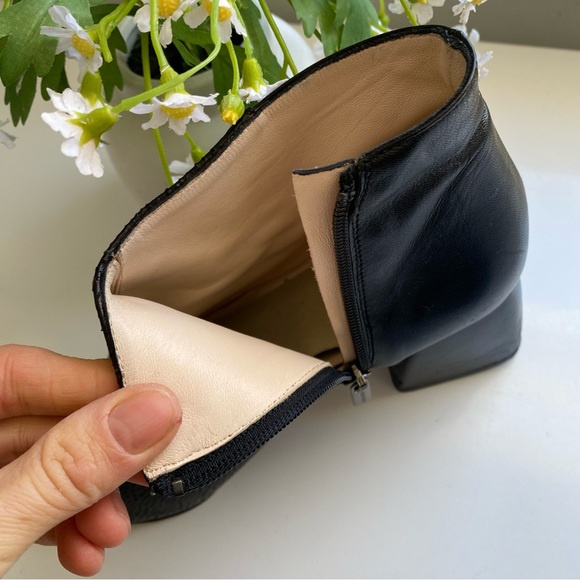 VERO QUOIO Womenʼs Black Textured Leather Ankle Bootie Pointy Toe Block Heel 38 - Picture 6 of 13